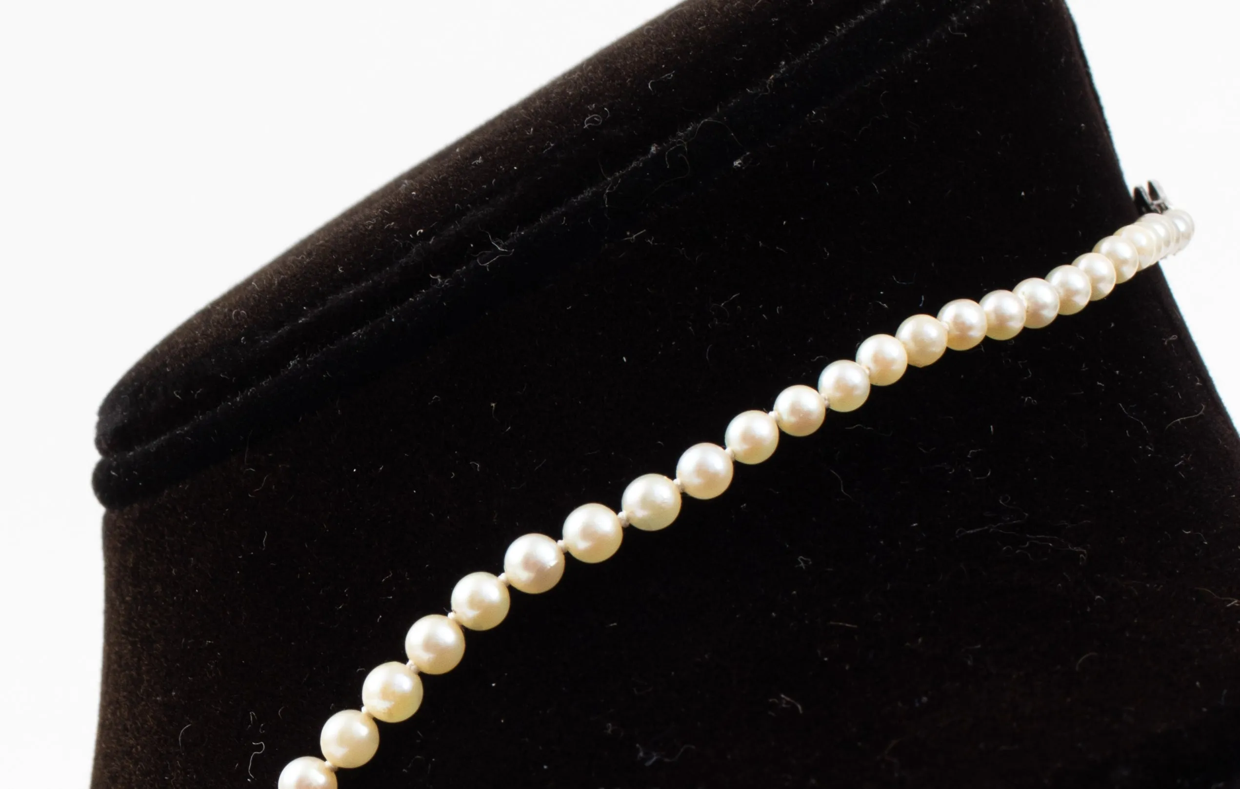 14K White Gold Graduated Cultured Pearl Necklace