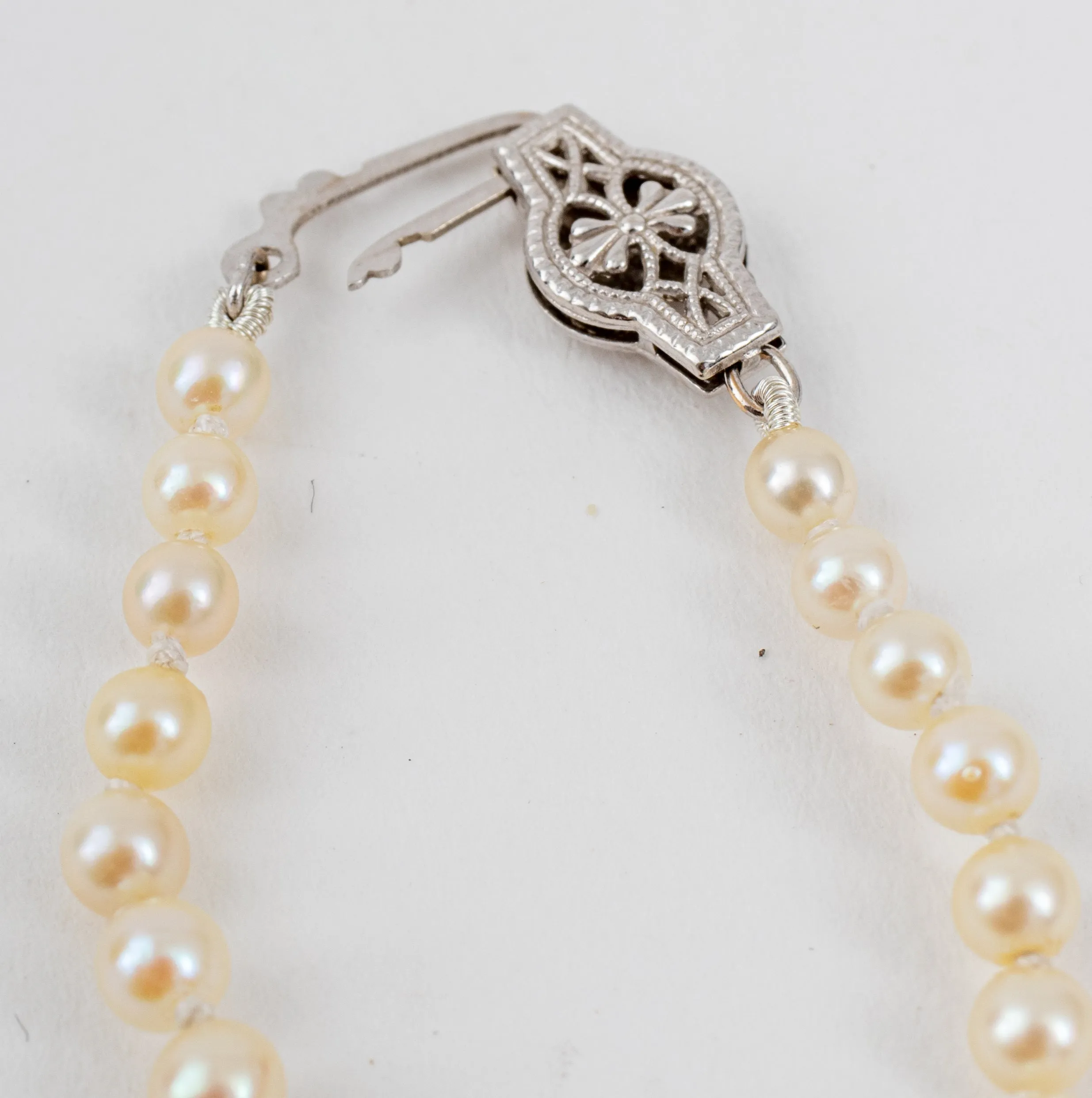 14K White Gold Graduated Cultured Pearl Necklace