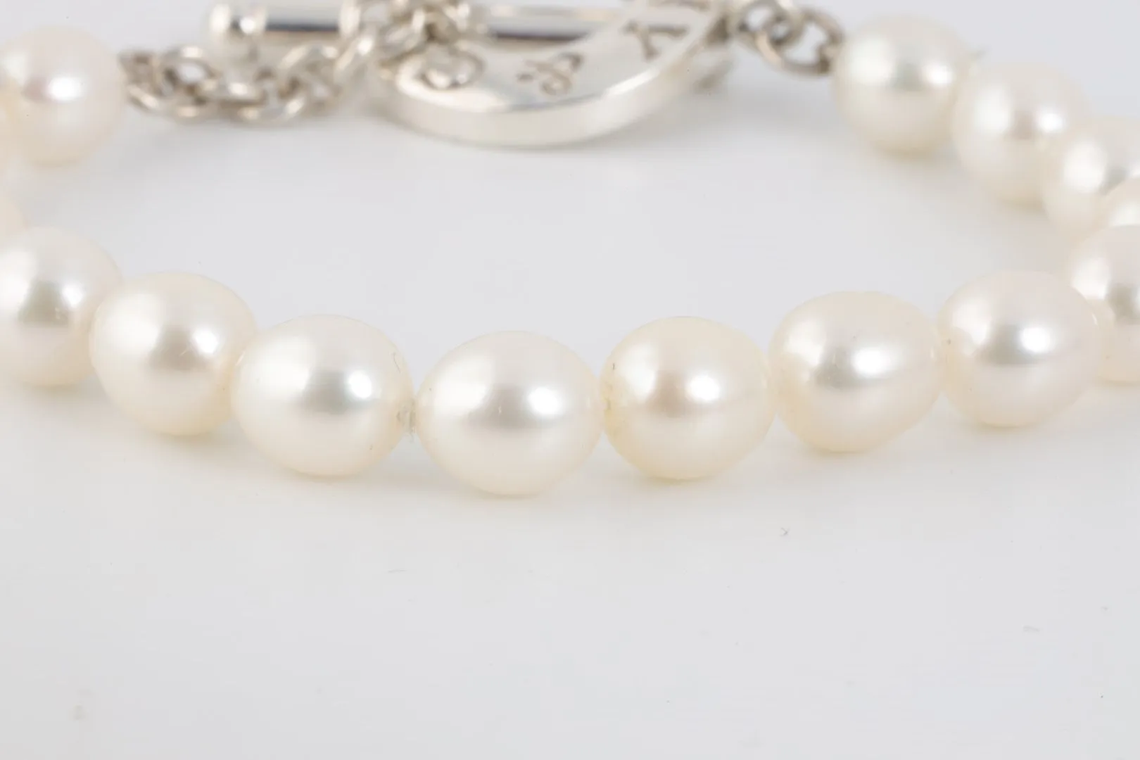 7.5" Tiffany & Co. 925 Silver Pearl Toggle Bracelet (20.86g.)