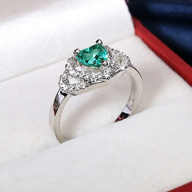 Creative Hand Holding Love Green Zircon Emerald Ring