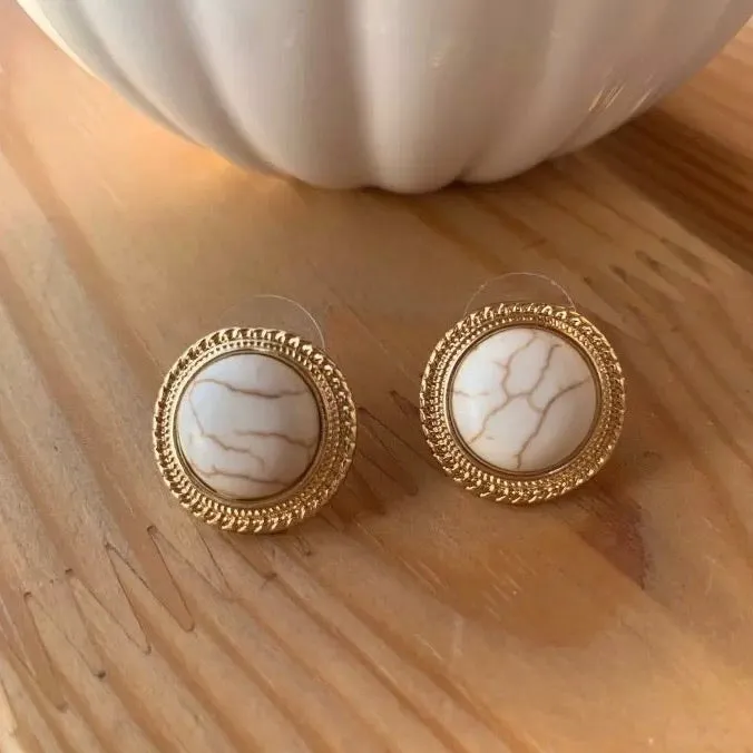 Embrace Pearly Stud Earrings