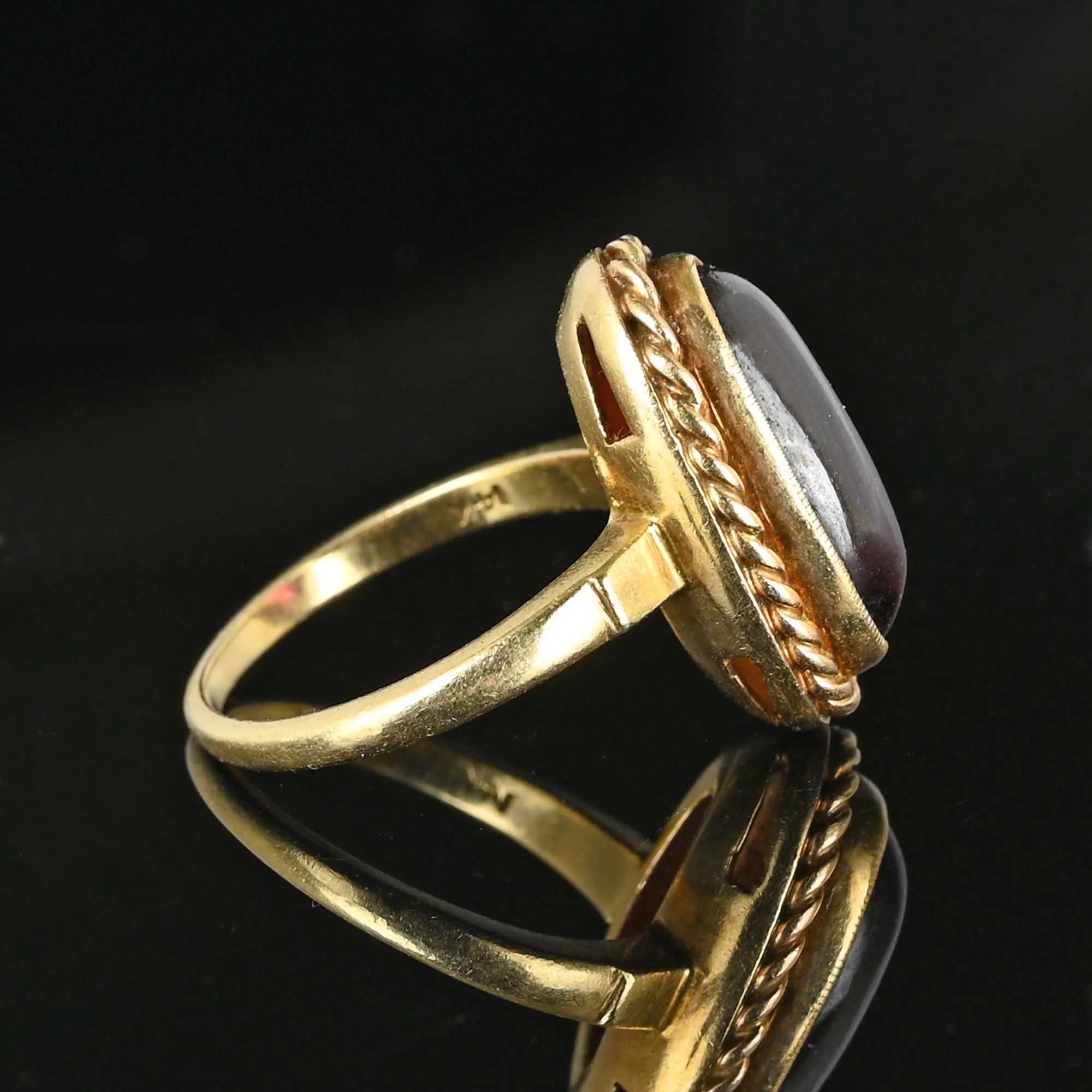 Fine 14K Gold Garnet Cabochon Ring