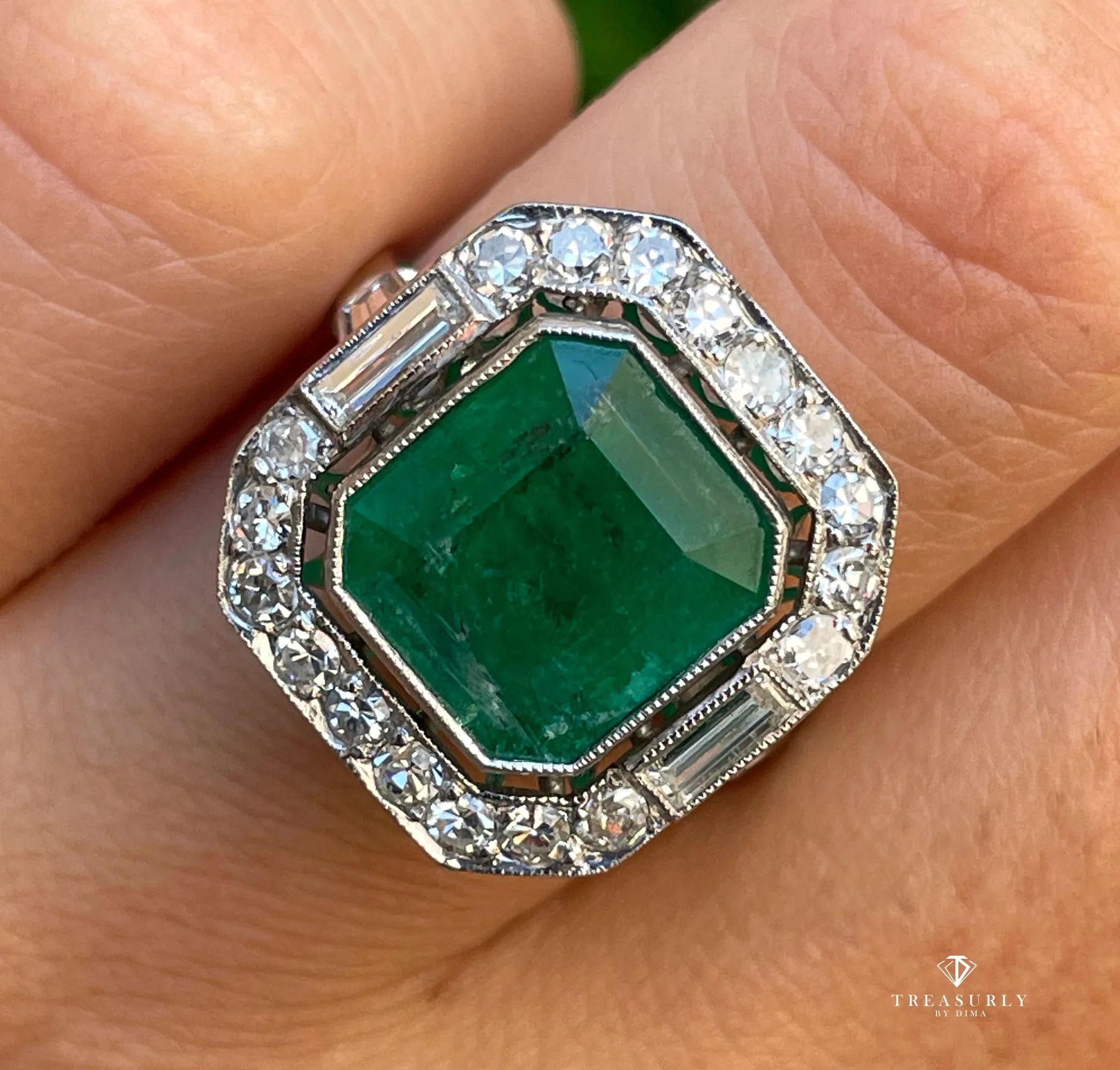 Fine Art Deco 5.50ctw GIA Green Emerald and Diamond Platinum Ring