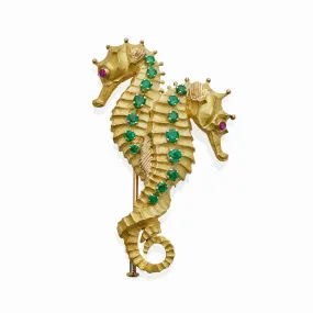 Sure! Here’s an optimized title for the product in English:

Exquisite Tiffany & Co. Georges Lenfant 18k Gold and Emerald Double Seahorse Brooch – Elegant Vintage Jewelry